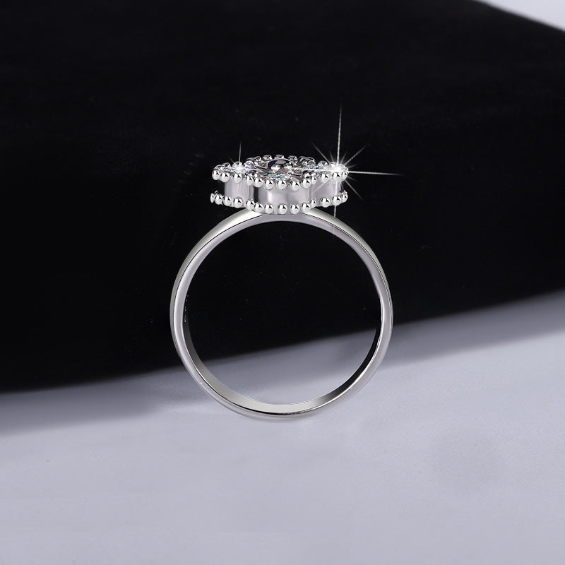Clovera Moissanite Ring