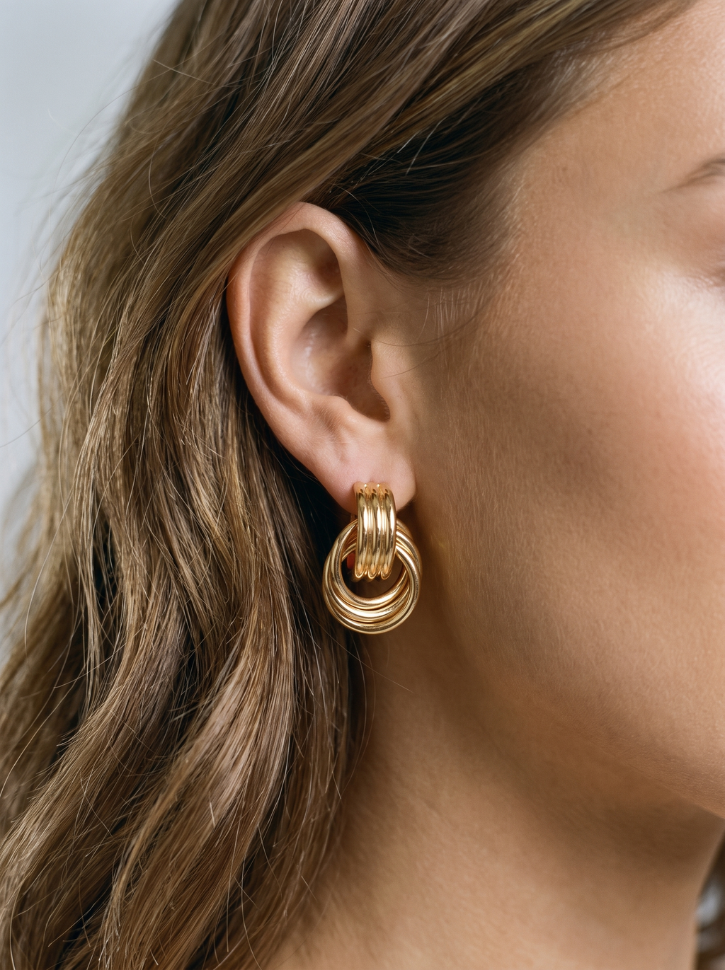 Kairo Earrings gold worn on model