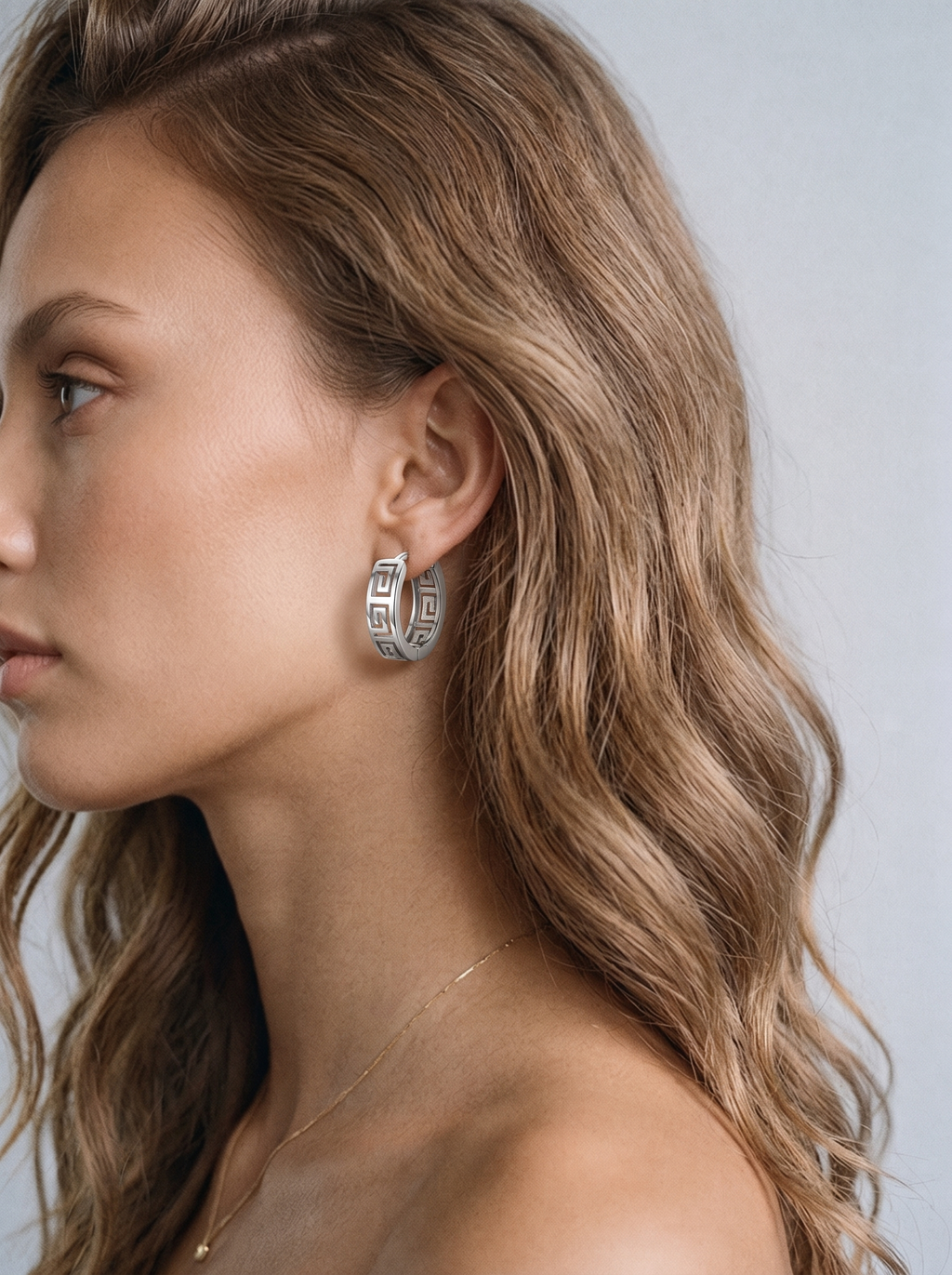 Solin Earrings silver worn on model